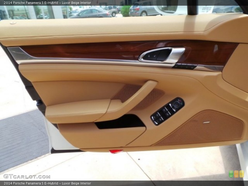 Luxor Beige Interior Door Panel for the 2014 Porsche Panamera S E-Hybrid #94430618