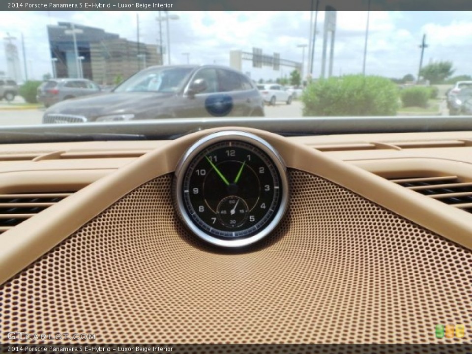 Luxor Beige Interior Gauges for the 2014 Porsche Panamera S E-Hybrid #94430795