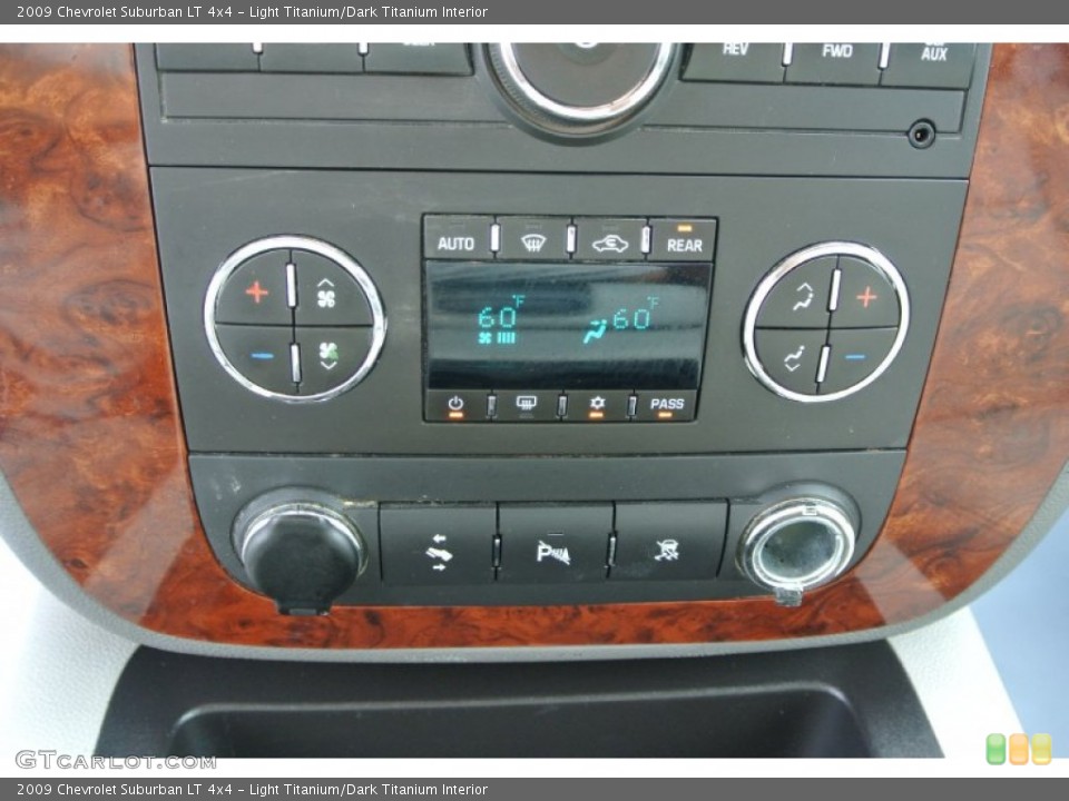 Light Titanium/Dark Titanium Interior Controls for the 2009 Chevrolet Suburban LT 4x4 #94501828