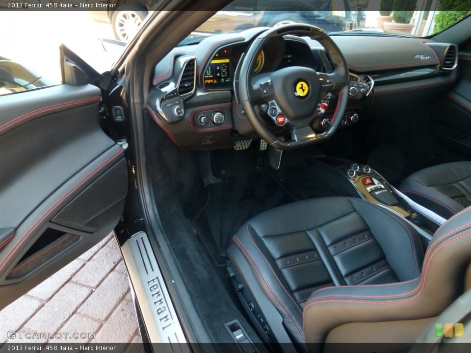 Nero Interior Photo for the 2013 Ferrari 458 Italia #94511052