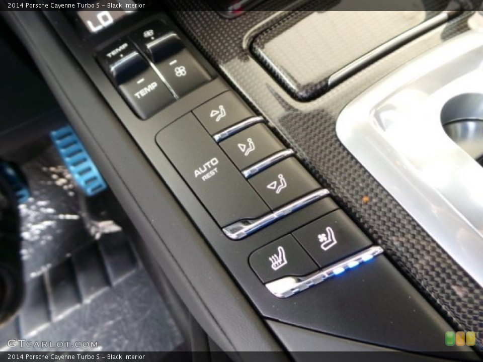 Black Interior Controls for the 2014 Porsche Cayenne Turbo S #94521877