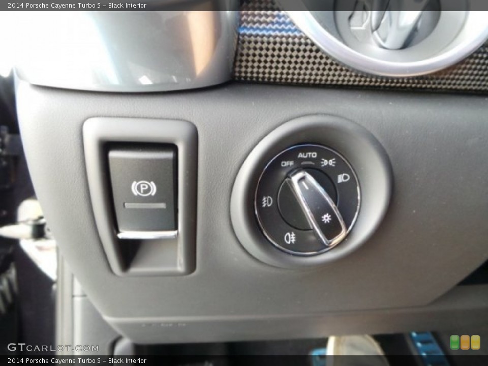 Black Interior Controls for the 2014 Porsche Cayenne Turbo S #94521942