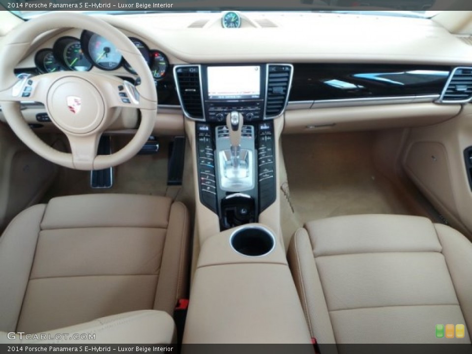 Luxor Beige Interior Dashboard for the 2014 Porsche Panamera S E-Hybrid #94523880
