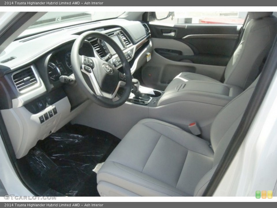 Ash Interior Photo for the 2014 Toyota Highlander Hybrid Limited AWD #94563373
