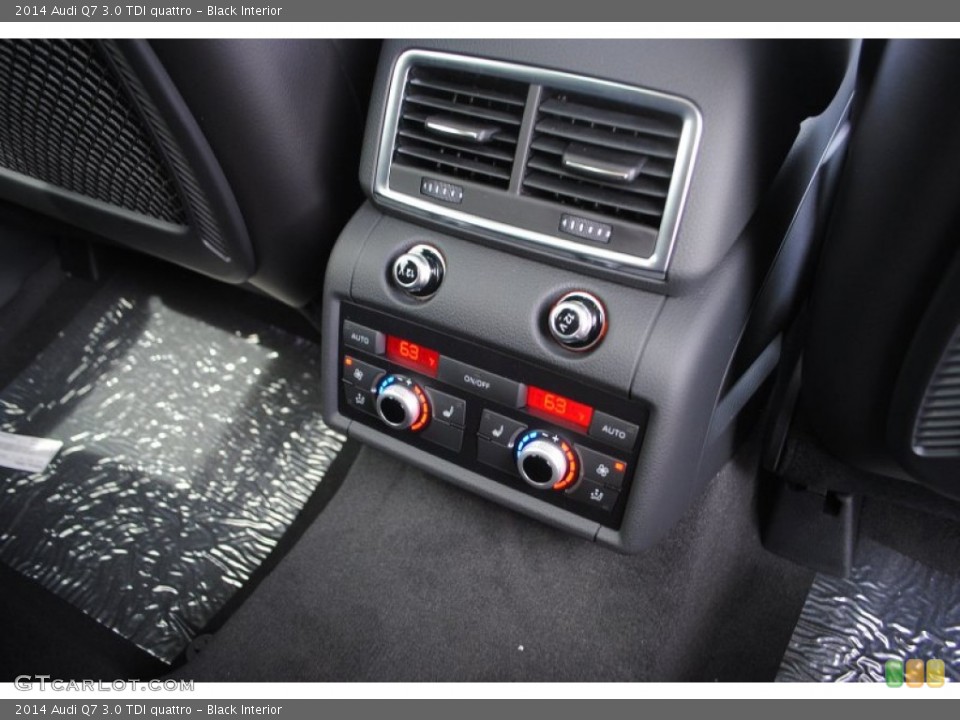 Black Interior Controls for the 2014 Audi Q7 3.0 TDI quattro #94672574