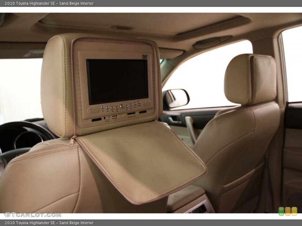 Sand Beige Interior Entertainment System for the 2010 Toyota Highlander SE #94704567