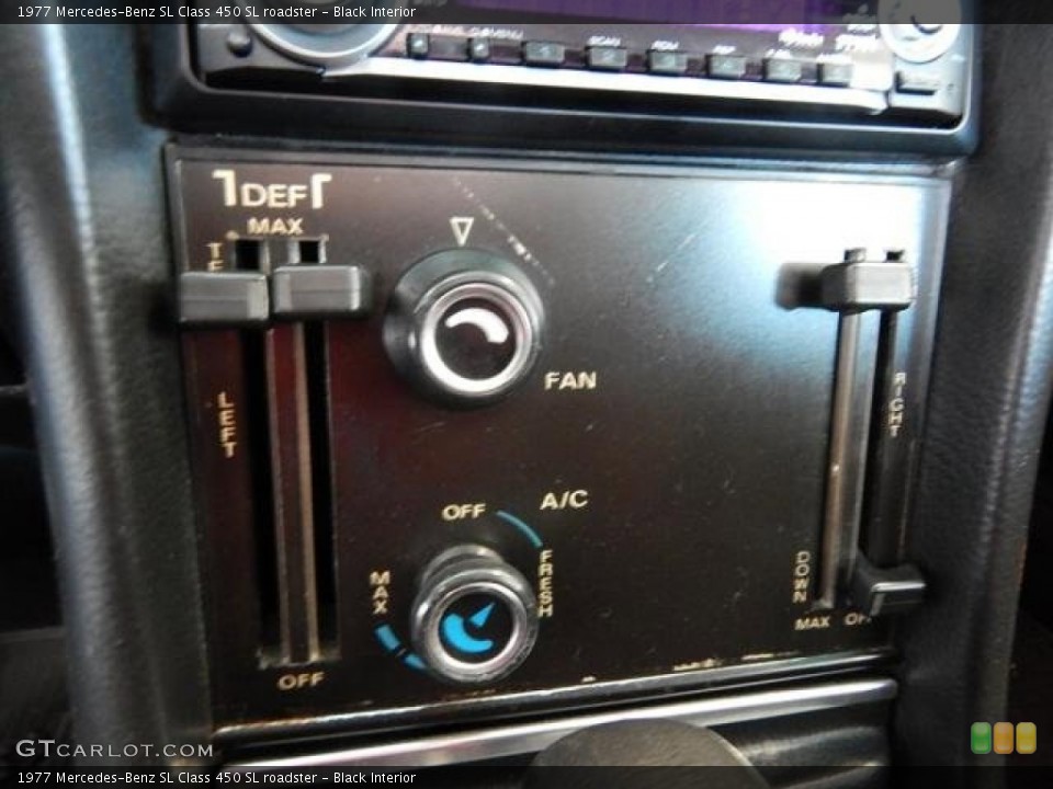 Black Interior Controls for the 1977 Mercedes-Benz SL Class 450 SL roadster #94773552