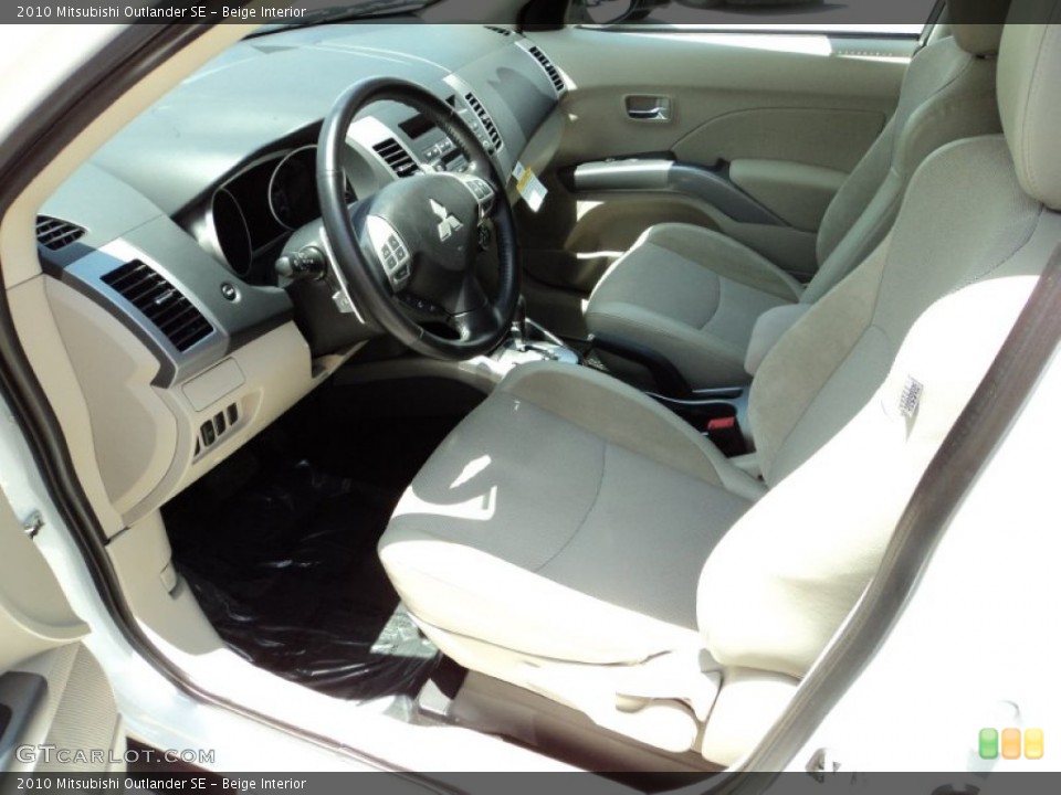 Beige Interior Photo for the 2010 Mitsubishi Outlander SE #94781227
