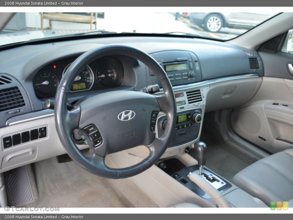 Gray Interior Photo for the 2008 Hyundai Sonata Limited #94799832
