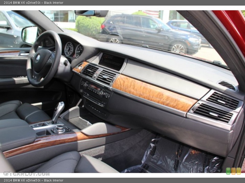 Black Interior Dashboard for the 2014 BMW X6 xDrive50i #94890752