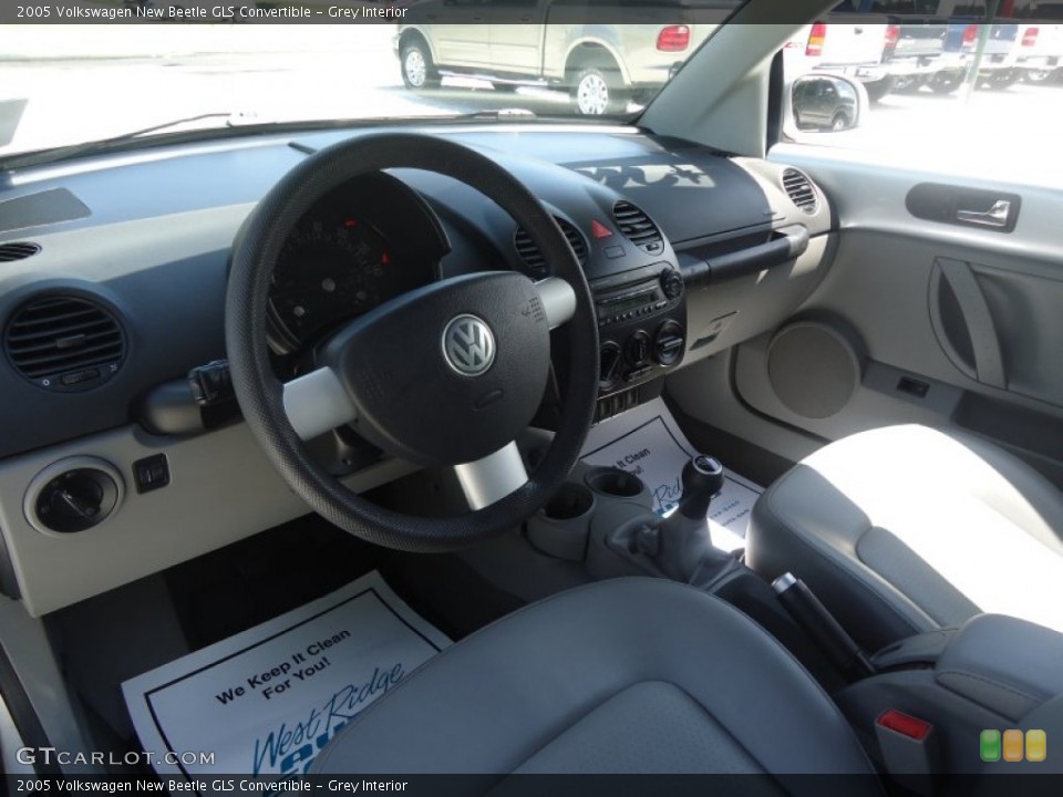 Grey Interior Photo for the 2005 Volkswagen New Beetle GLS Convertible #94922787