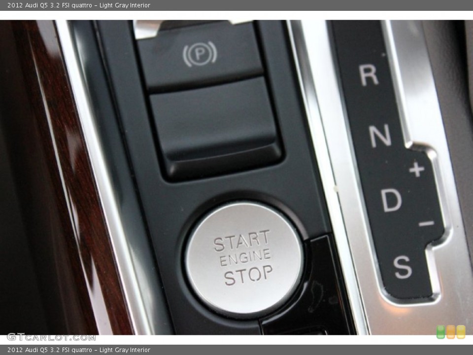 Light Gray Interior Controls for the 2012 Audi Q5 3.2 FSI quattro #94929774