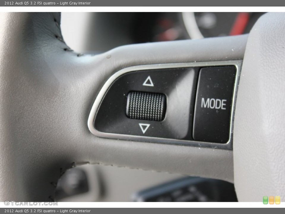 Light Gray Interior Controls for the 2012 Audi Q5 3.2 FSI quattro #94929964