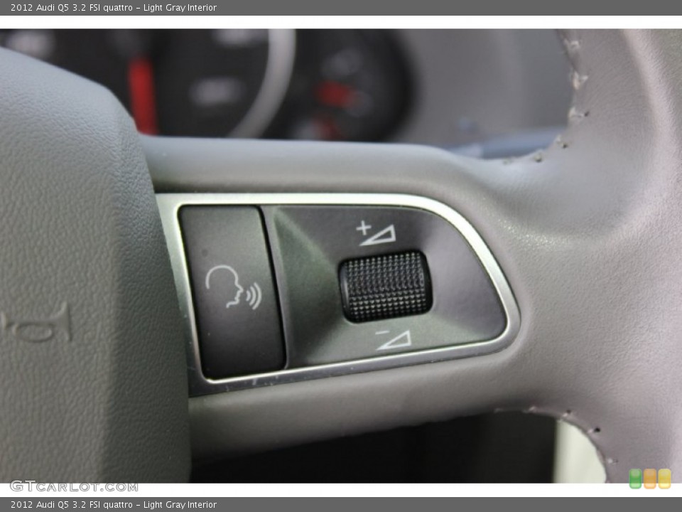 Light Gray Interior Controls for the 2012 Audi Q5 3.2 FSI quattro #94929975