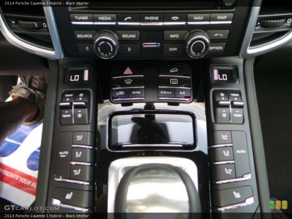 Black Interior Controls for the 2014 Porsche Cayenne S Hybrid #95071451