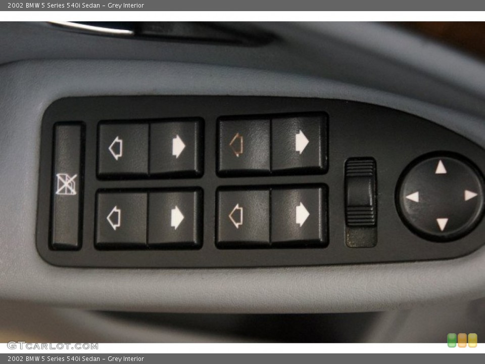 Grey Interior Controls for the 2002 BMW 5 Series 540i Sedan #95136101