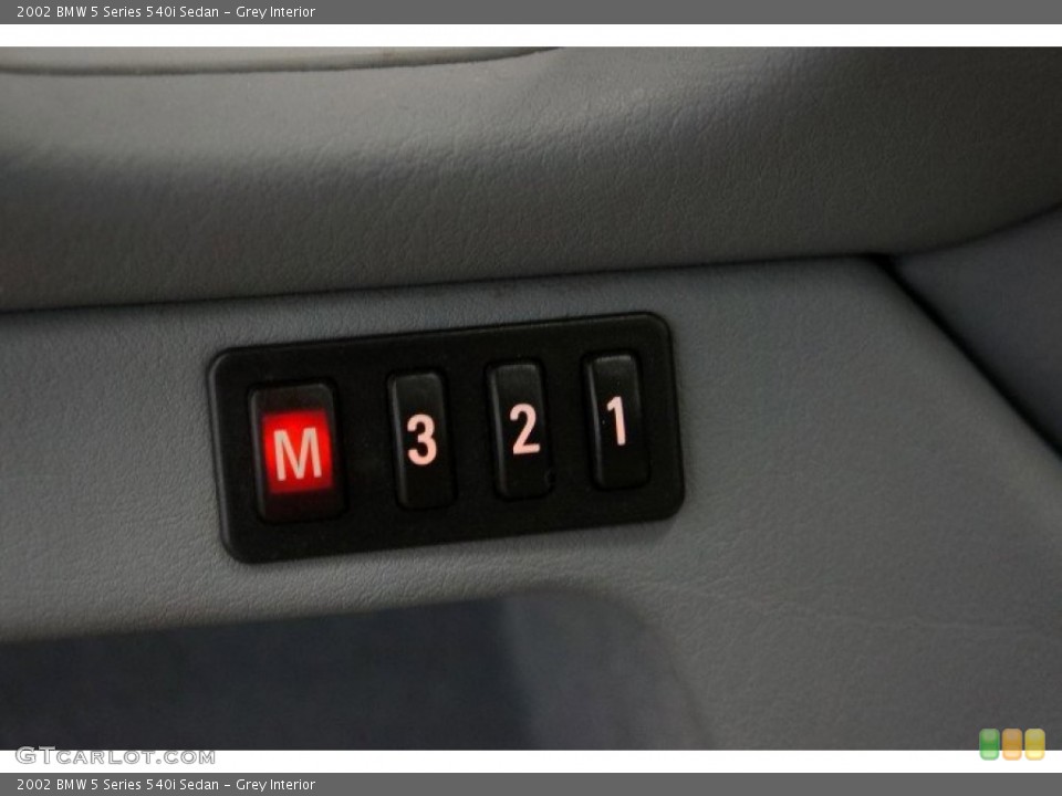 Grey Interior Controls for the 2002 BMW 5 Series 540i Sedan #95136122