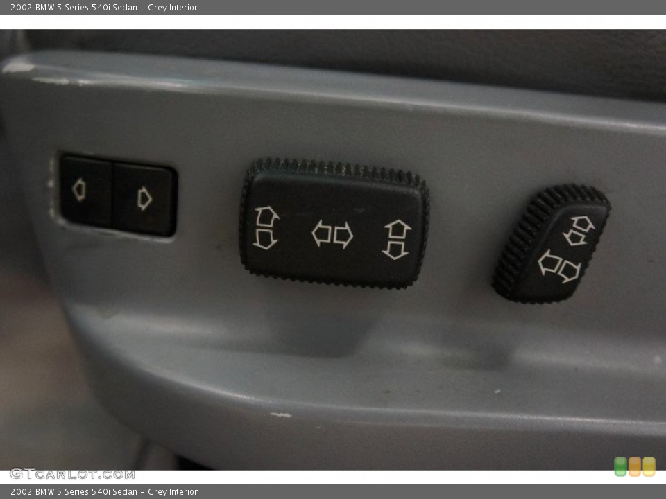 Grey Interior Controls for the 2002 BMW 5 Series 540i Sedan #95136311