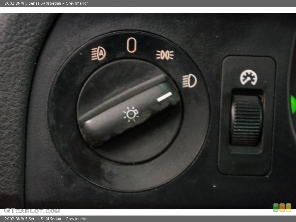 Grey Interior Controls for the 2002 BMW 5 Series 540i Sedan #95136501
