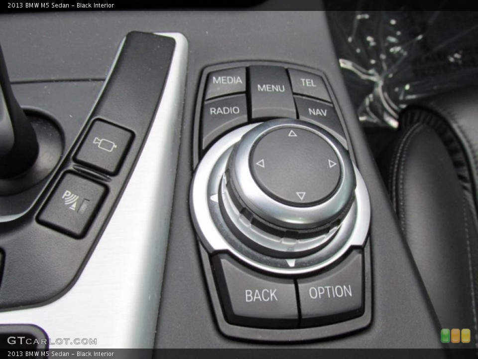 Black Interior Controls for the 2013 BMW M5 Sedan #95152247