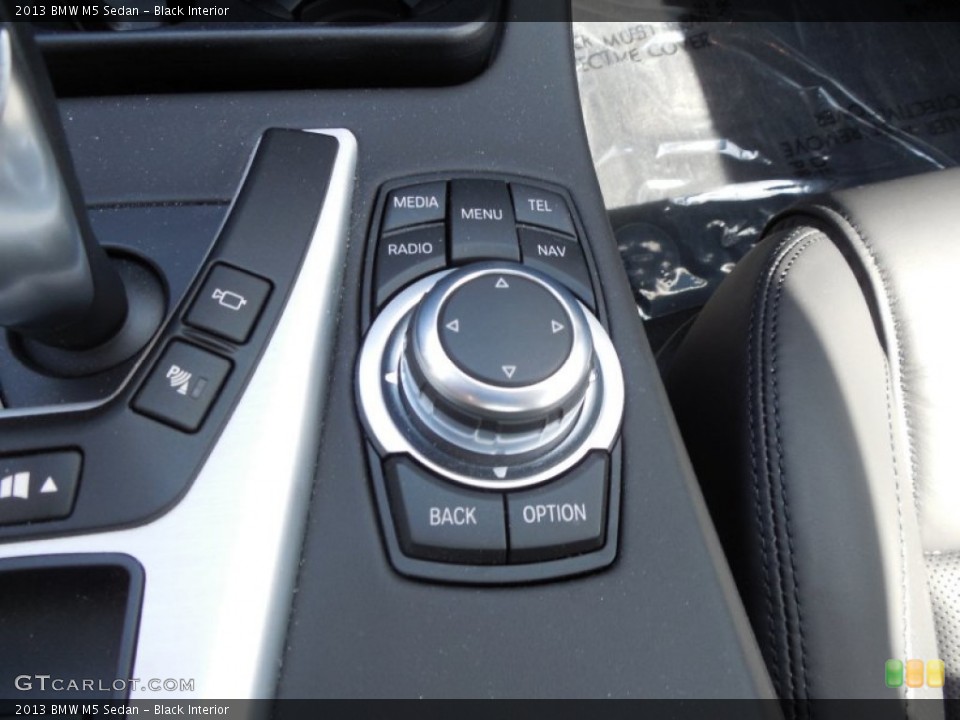 Black Interior Controls for the 2013 BMW M5 Sedan #95156006