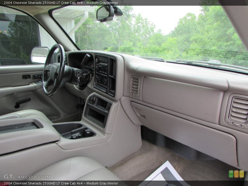 Medium Gray Interior Photo for the 2004 Chevrolet Silverado 2500HD LT Crew Cab 4x4 #95160266