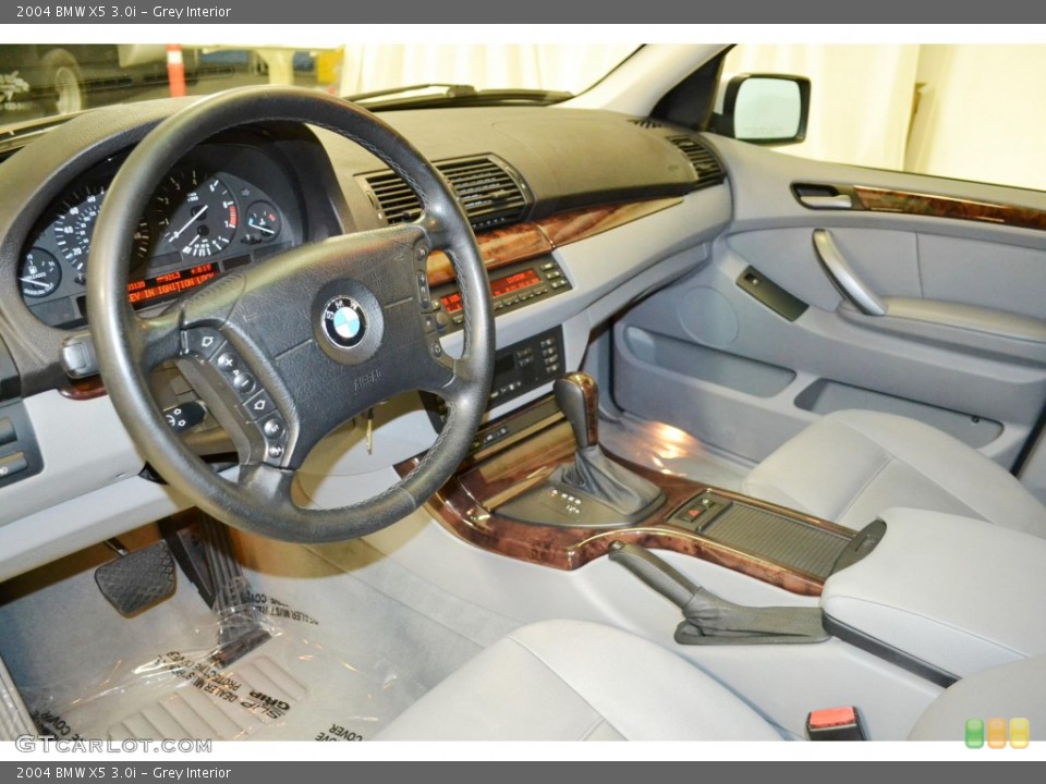 Grey Interior Photo for the 2004 BMW X5 3.0i #95235930