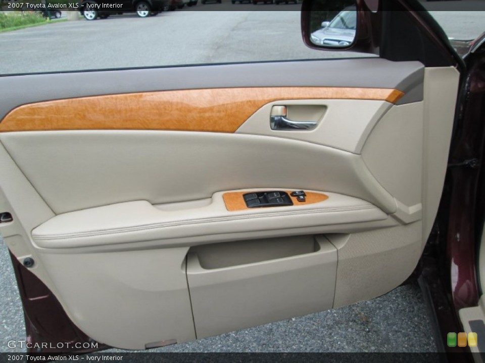 Ivory Interior Door Panel for the 2007 Toyota Avalon XLS #95360003