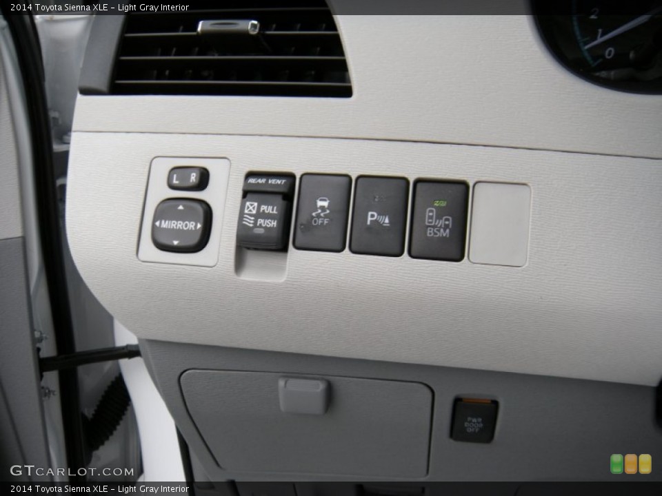 Light Gray Interior Controls for the 2014 Toyota Sienna XLE #95422737