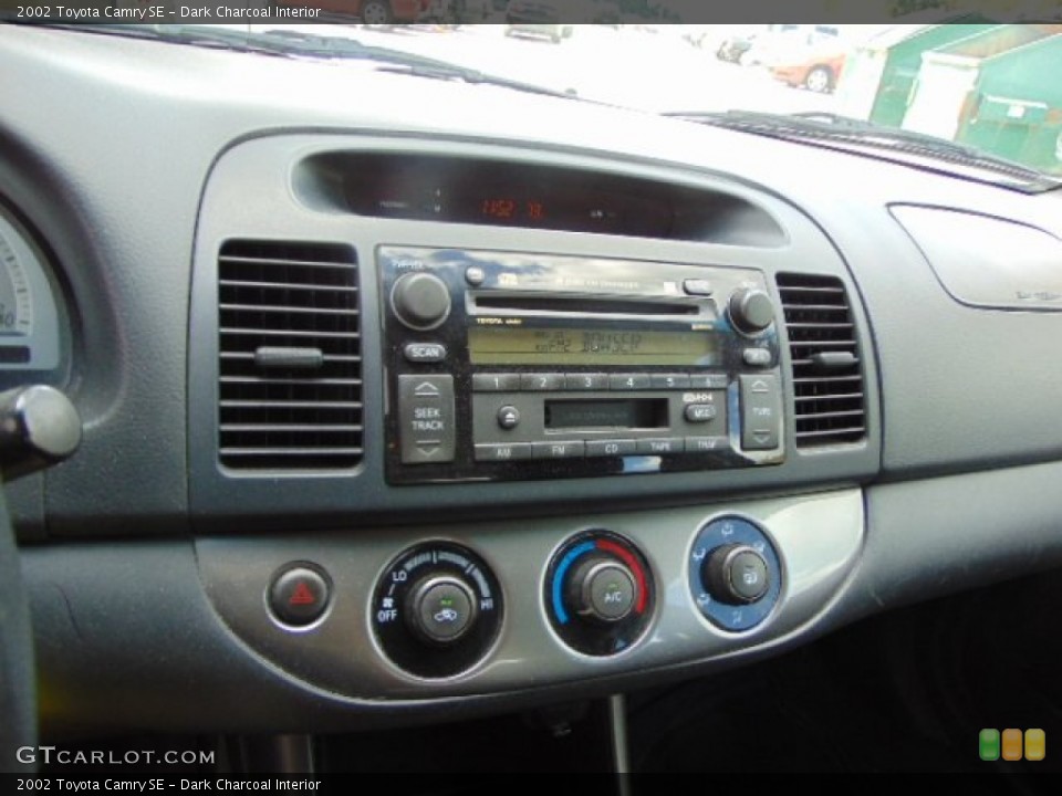 Dark Charcoal Interior Controls for the 2002 Toyota Camry SE #95438087