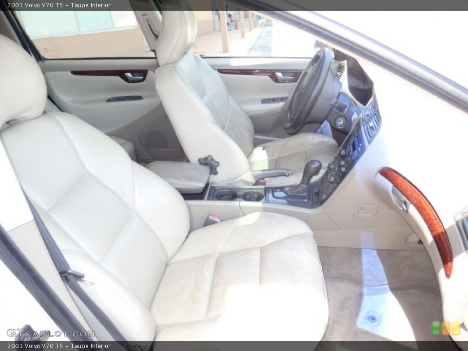 Taupe Interior Photo for the 2001 Volvo V70 T5 #95464373