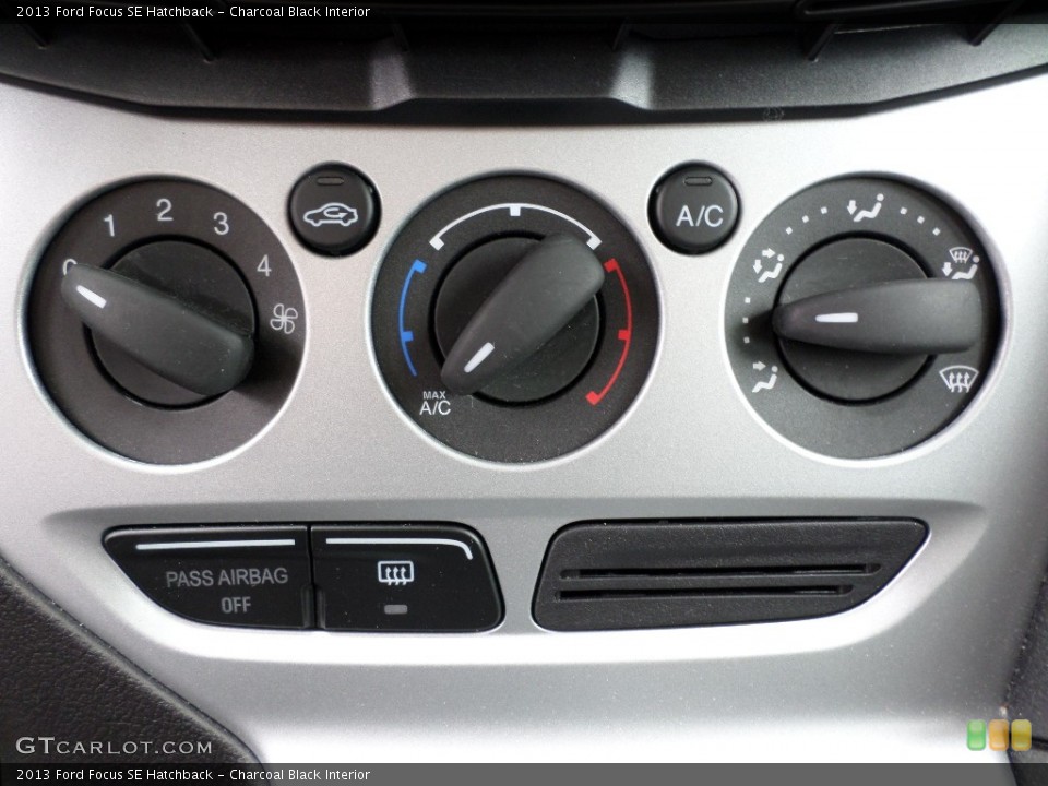 Charcoal Black Interior Controls for the 2013 Ford Focus SE Hatchback #95490491