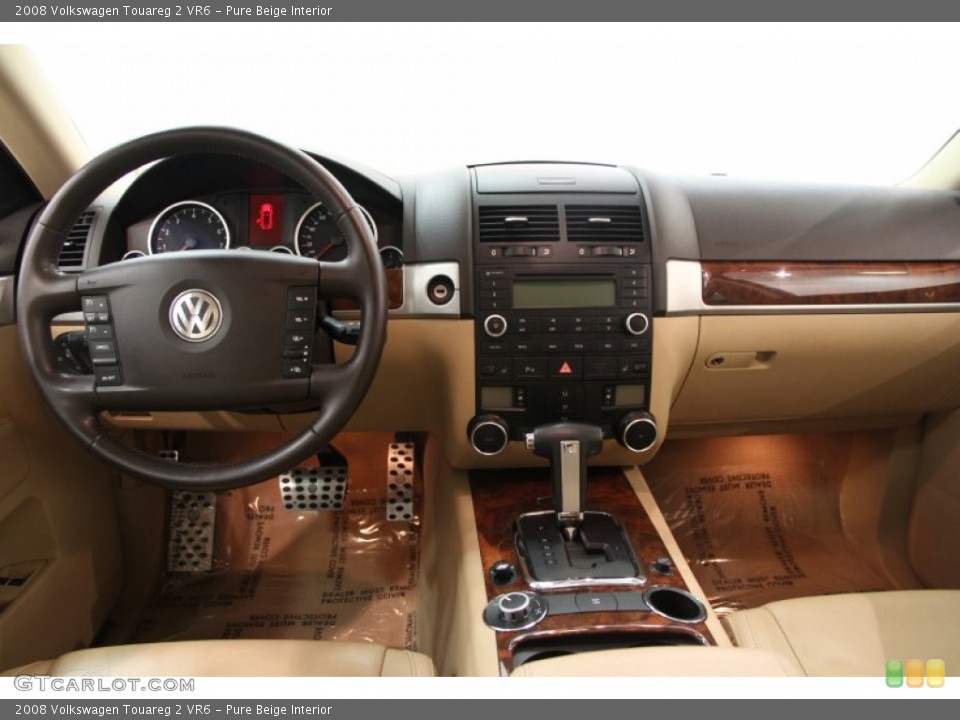 Pure Beige Interior Dashboard for the 2008 Volkswagen Touareg 2 VR6 #95723795