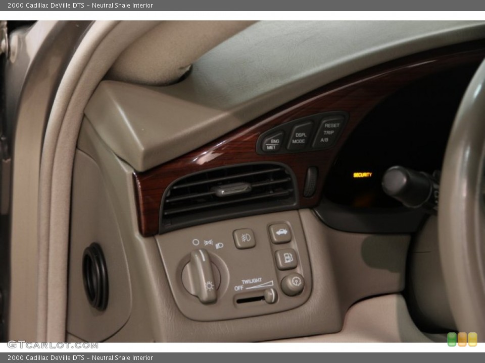 Neutral Shale Interior Controls for the 2000 Cadillac DeVille DTS #95777545