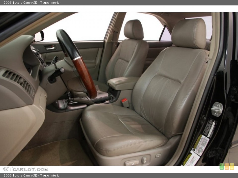 Taupe Interior Photo for the 2006 Toyota Camry SE #95911597