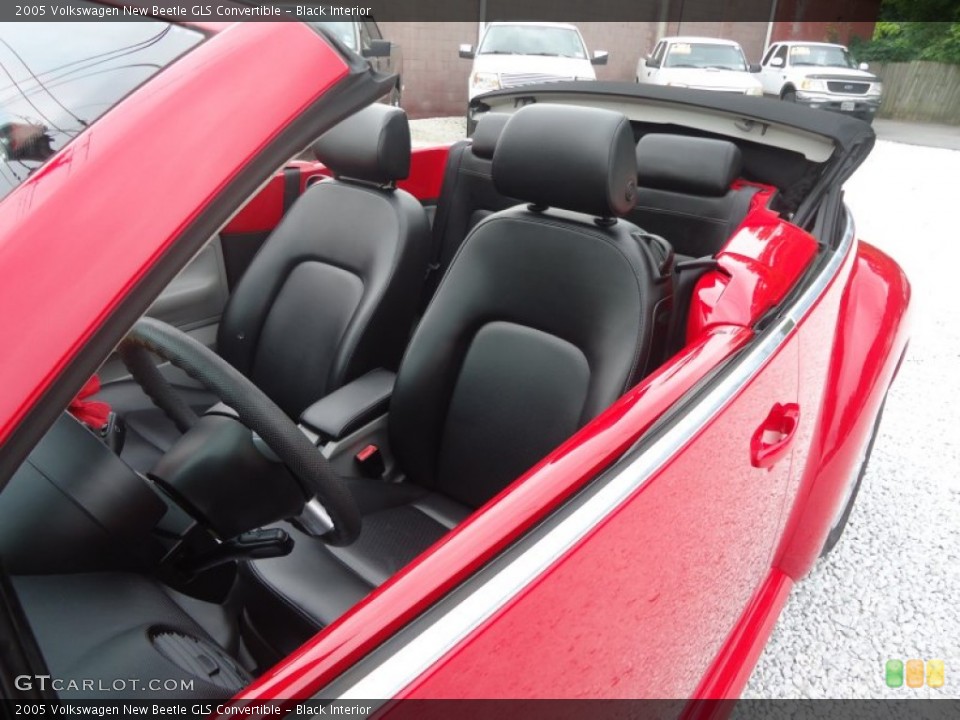 Black Interior Photo for the 2005 Volkswagen New Beetle GLS Convertible #95930704