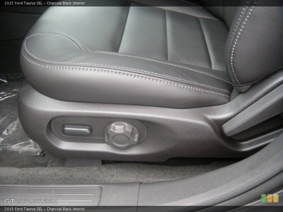 Charcoal Black Interior Front Seat for the 2015 Ford Taurus SEL #95982919