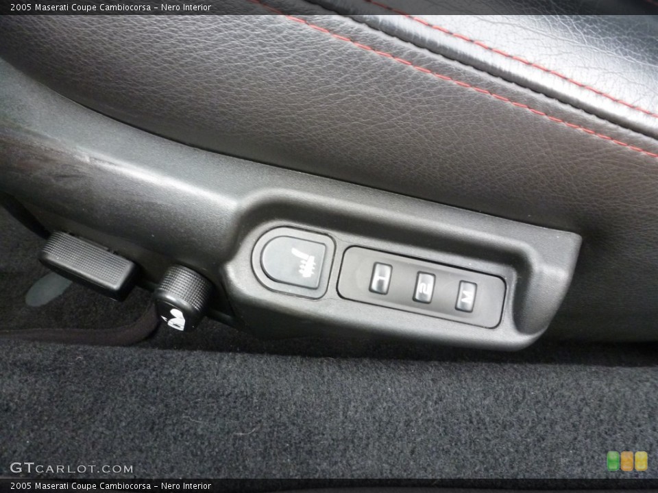 Nero Interior Controls for the 2005 Maserati Coupe Cambiocorsa #96085152