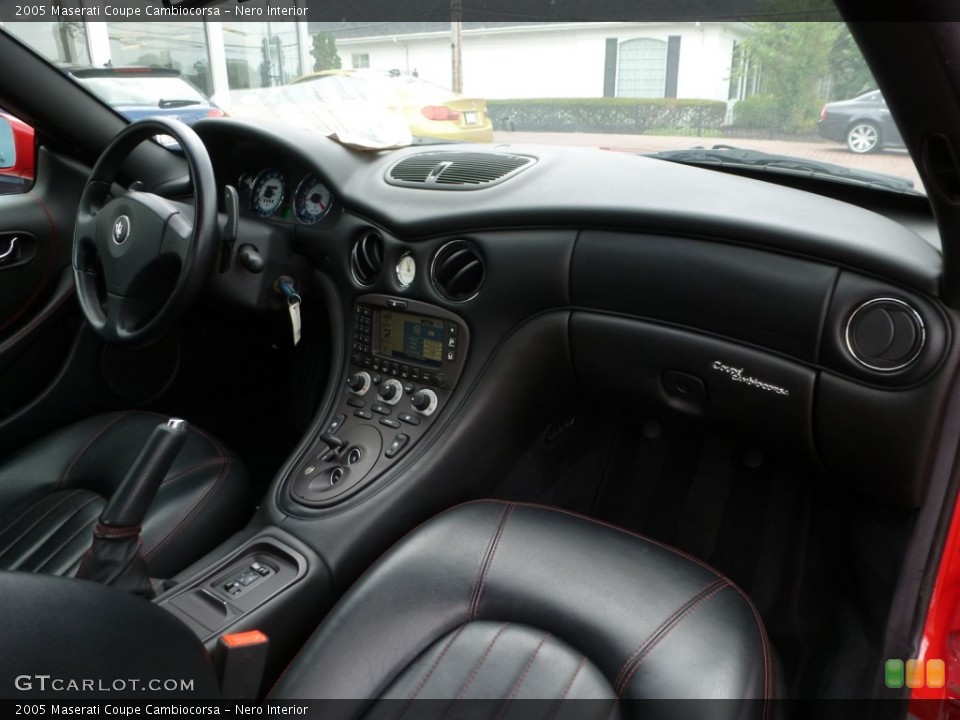 Nero Interior Dashboard for the 2005 Maserati Coupe Cambiocorsa #96085209