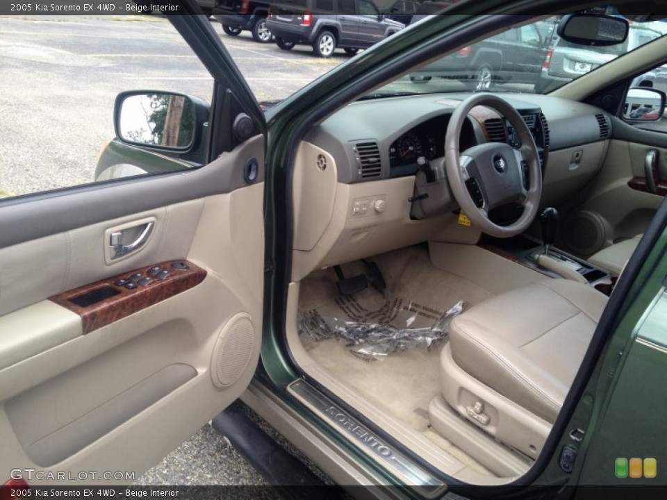 Beige Interior Photo for the 2005 Kia Sorento EX 4WD #96120445