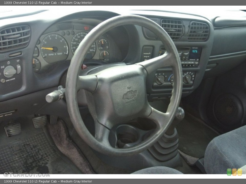 Medium Gray Interior Dashboard for the 1999 Chevrolet S10 LS Regular Cab #96281385