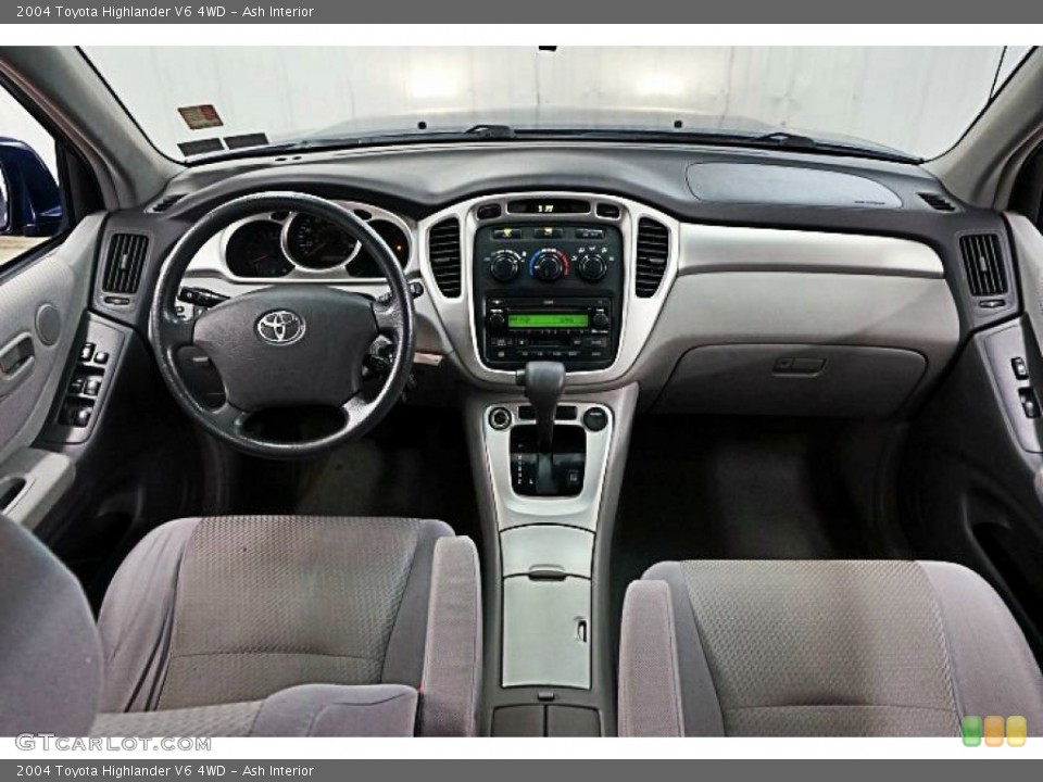 Ash Interior Photo for the 2004 Toyota Highlander V6 4WD #96405932
