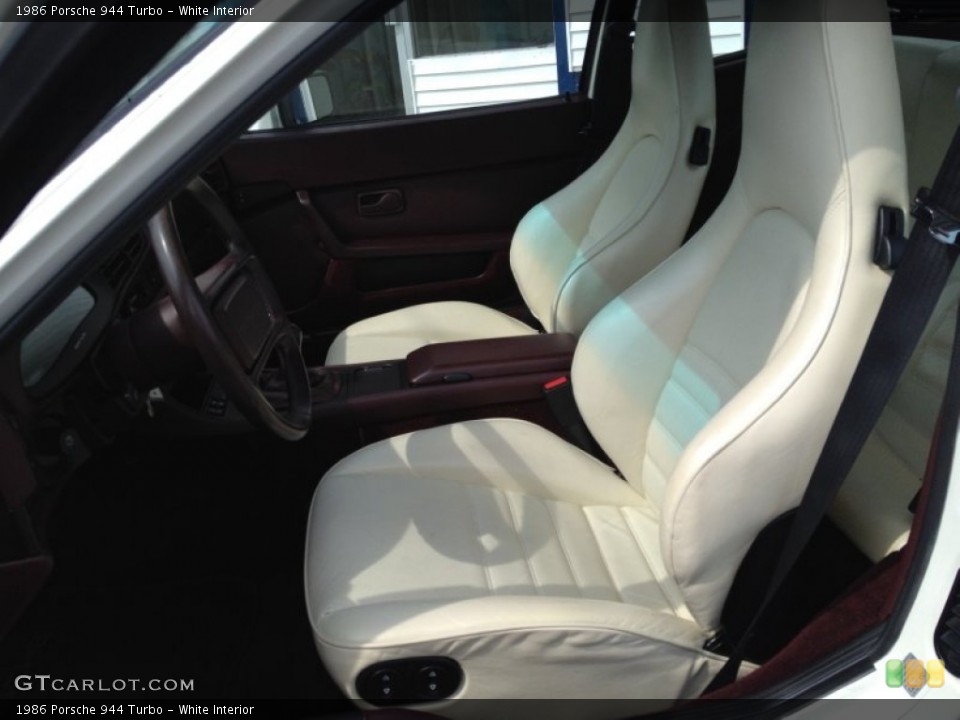 White Interior Front Seat for the 1986 Porsche 944 Turbo #96423889