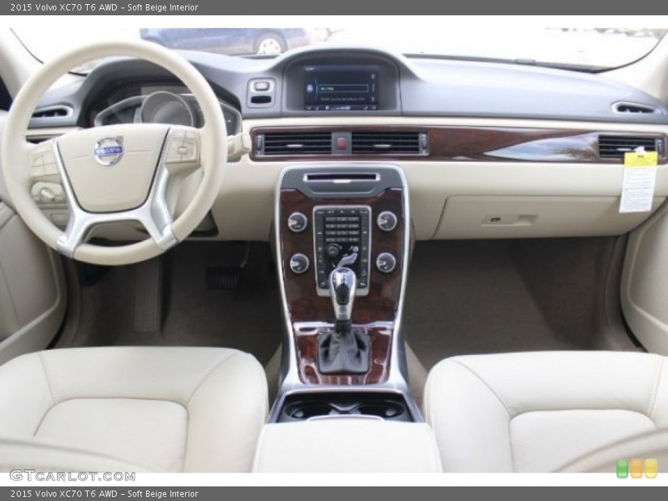 Soft Beige Interior Dashboard for the 2015 Volvo XC70 T6 AWD #96492667