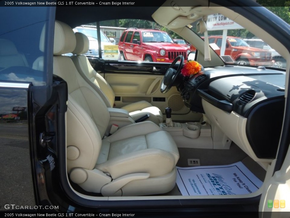 Cream Beige Interior Photo for the 2005 Volkswagen New Beetle GLS 1.8T Convertible #96579524