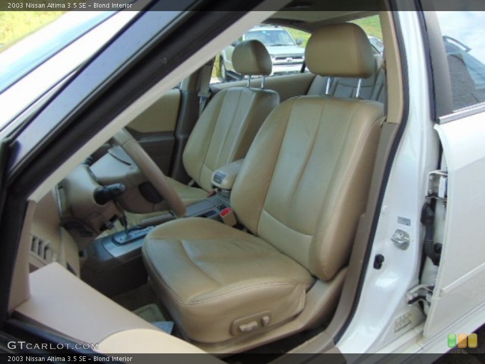 Blond Interior Photo for the 2003 Nissan Altima 3.5 SE #96756868