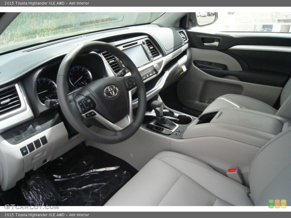 Ash Interior Photo for the 2015 Toyota Highlander XLE AWD #97025802