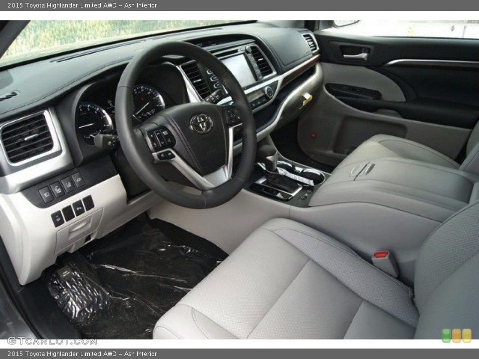 Ash Interior Photo for the 2015 Toyota Highlander Limited AWD #97379152