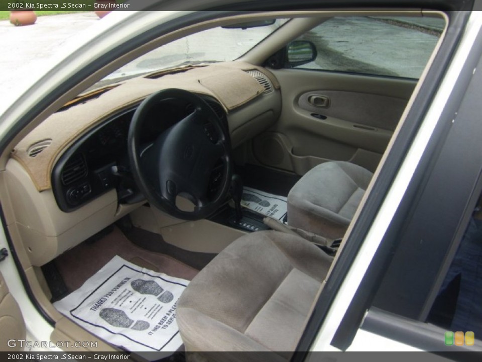 Gray Interior Photo for the 2002 Kia Spectra LS Sedan #97545638