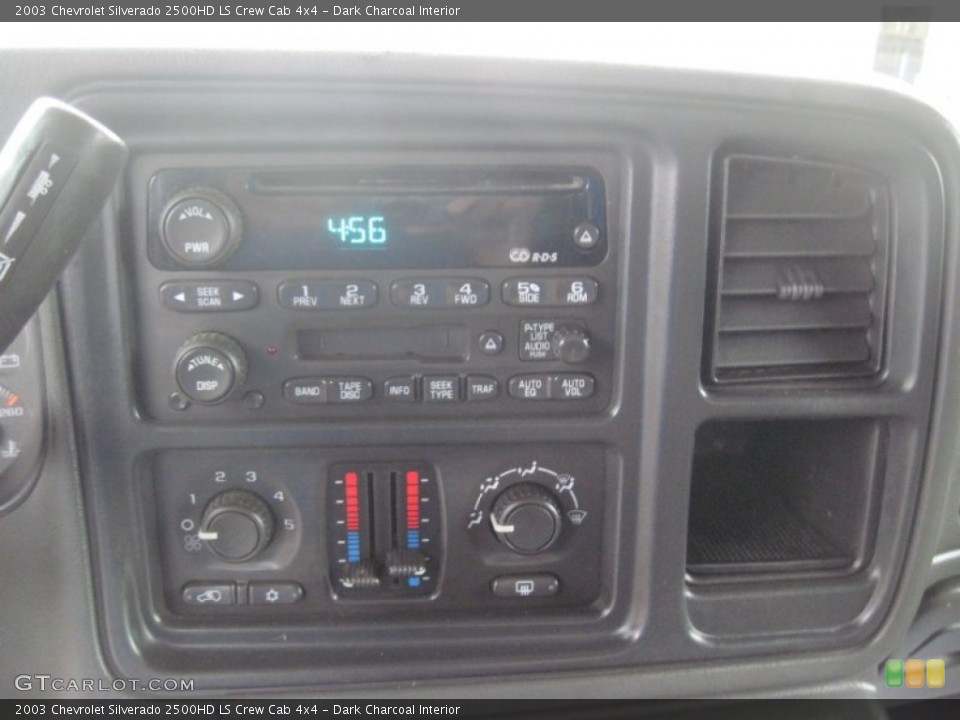 Dark Charcoal Interior Controls for the 2003 Chevrolet Silverado 2500HD LS Crew Cab 4x4 #97564303